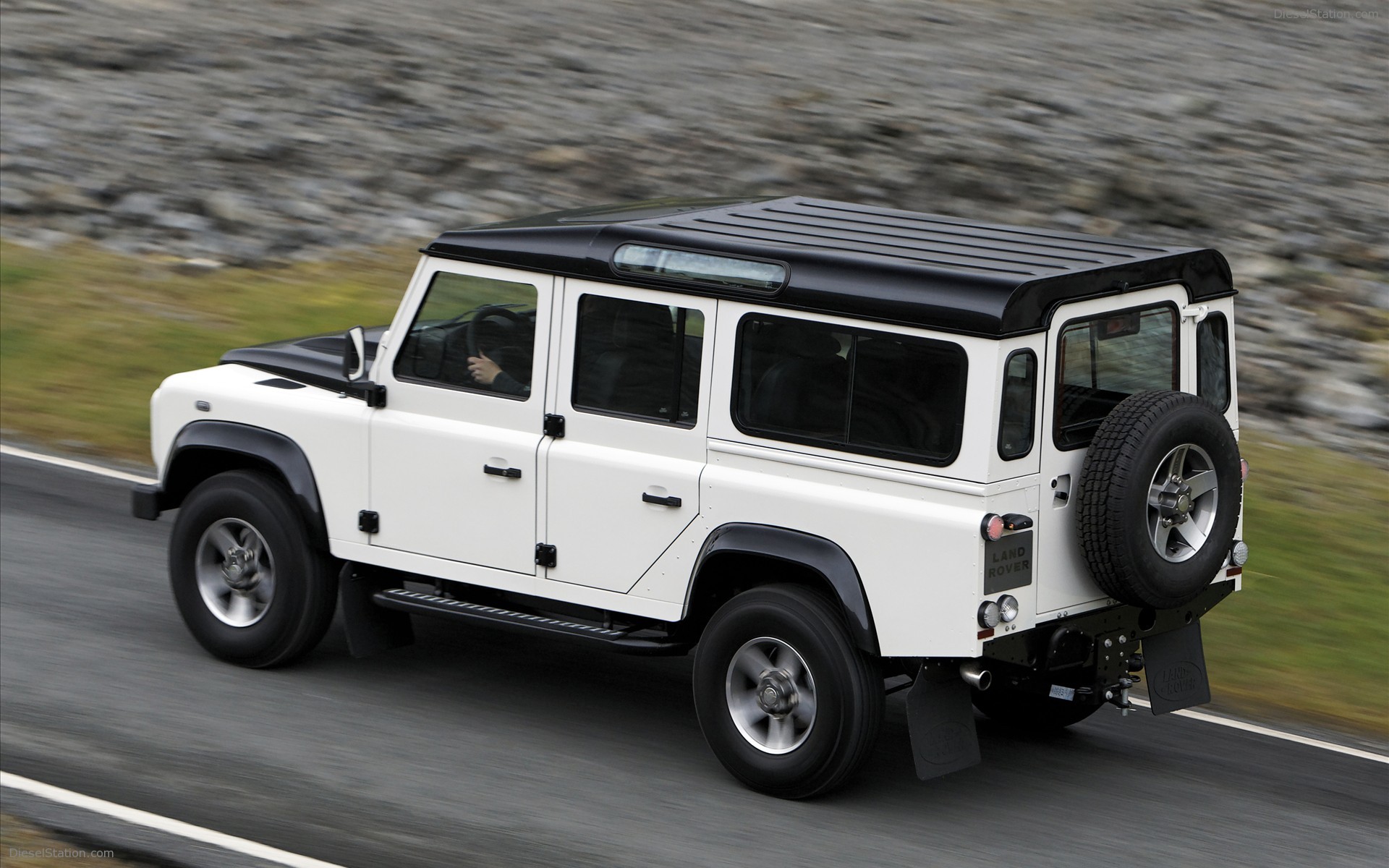 Land Rover Defender 'Fire & Ice' Editions